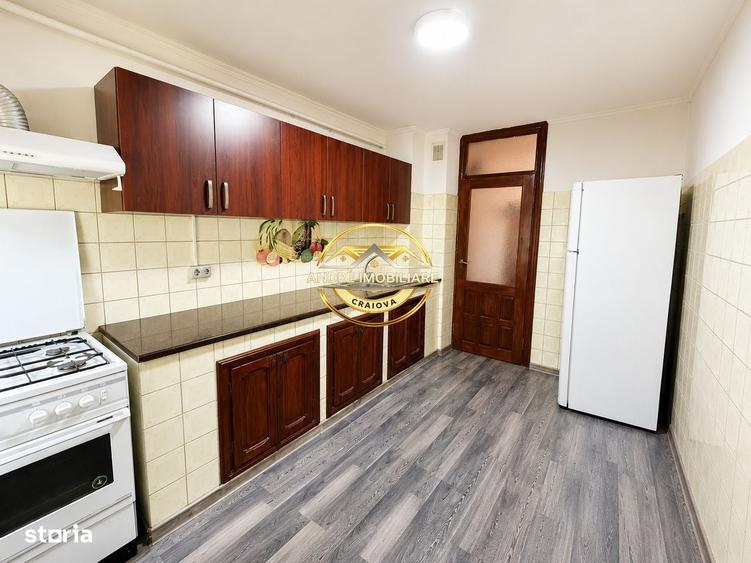 Apartament cu 4 camere decomandat în 1 Mai