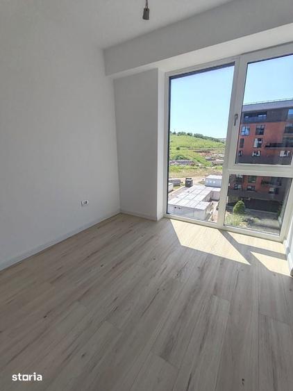 Apartament cu 2 camere semidecomandat în Podu Roș