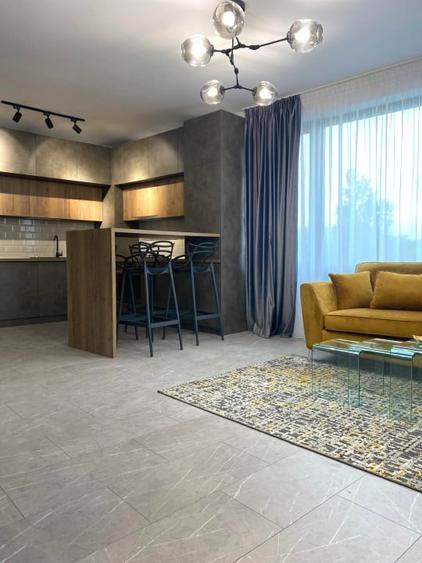 Apartament cu 3 camere semidecomandat, mobilat în Dămăroaia