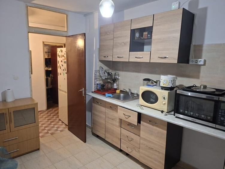 Apartament cu 3 camere decomandat, mobilat în Lujerului