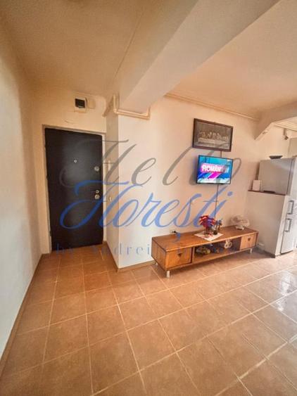 Apartament cu 4 camere semidecomandat, mobilat în Florești