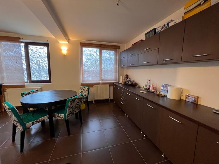 Apartament cu 3 camere semidecomandat în Farfuria