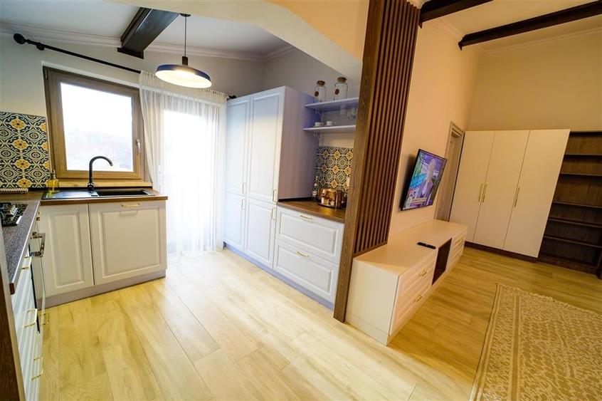 Apartament cu 2 camere decomandat, mobilat în Ultracentral