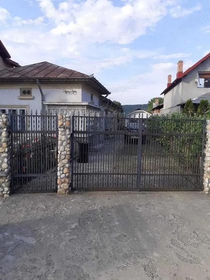 Casă cu 4 camere în Bucșani