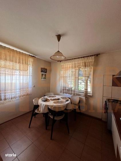 Casă cu 4 camere în Palazu Mare