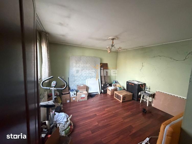 Casă cu 3 camere cu Teren 900 Mp în Giulești