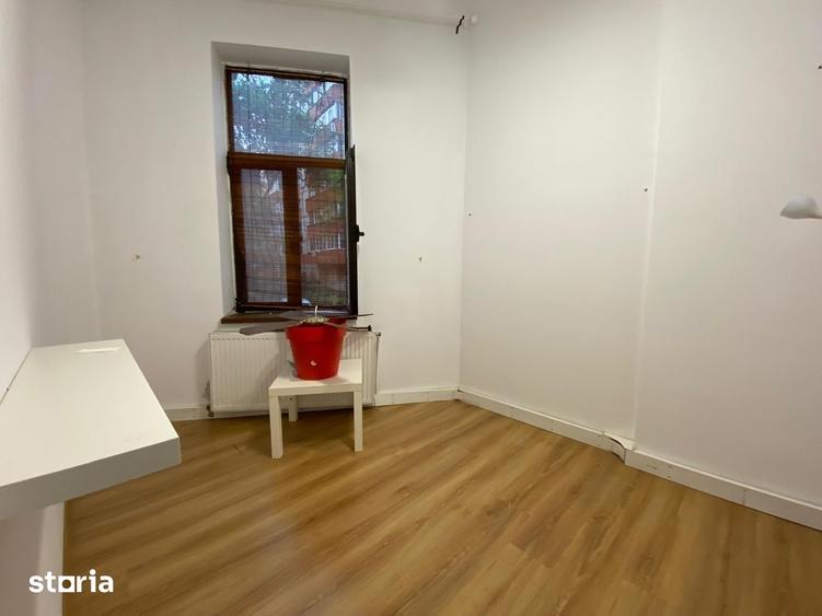 Apartament cu 4 camere, mobilat în Dacia