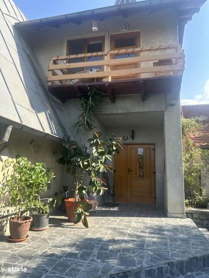 Casă cu 4 camere în Poiana