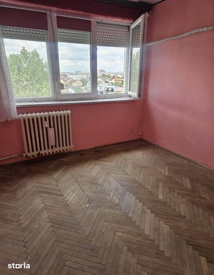 Apartament cu 3 camere decomandat în Calea București
