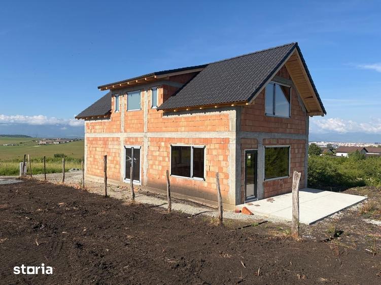 Casă cu 4 camere cu Teren 328 Mp în Roșia