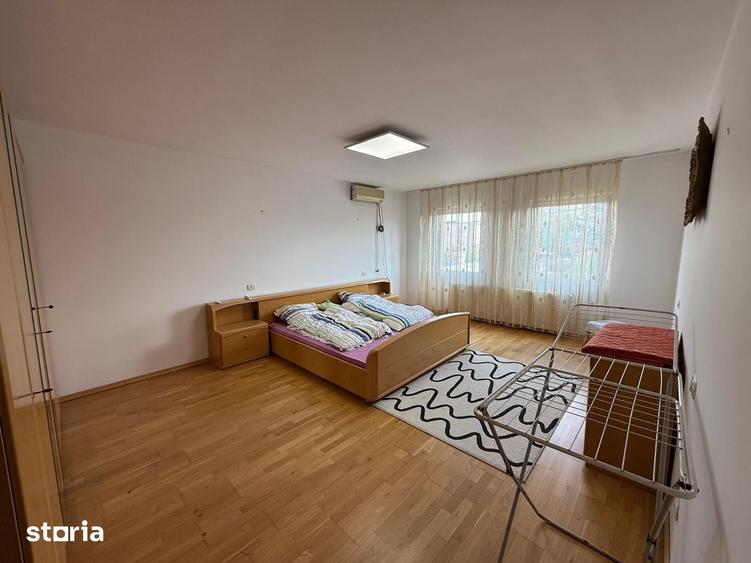 Casă cu 5 camere cu Teren 650 Mp în Chiajna
