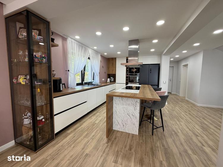 Casă cu 4 camere cu Teren 784 Mp în Groși
