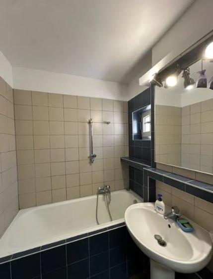 Apartament cu 3 camere decomandat, mobilat în Tineretului