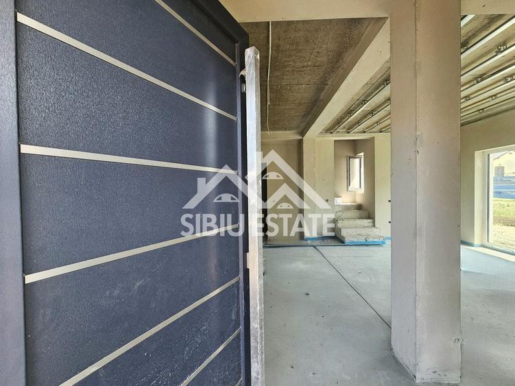 Duplex cu 4 camere cu Canalizare în Șelimbăr
