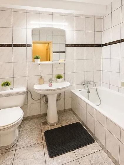 Apartament cu 3 camere semidecomandat, mobilat în Poiana Brașov