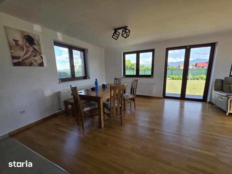 Casă cu 4 camere cu Teren 800 Mp în Stupini