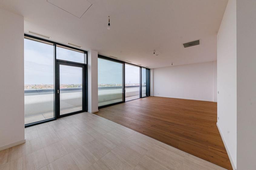 Penthouse cu 4 camere decomandat în Complex Studențesc