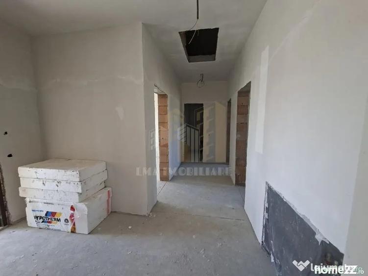 Casă cu 4 camere cu Teren 500 Mp în Sânpetru