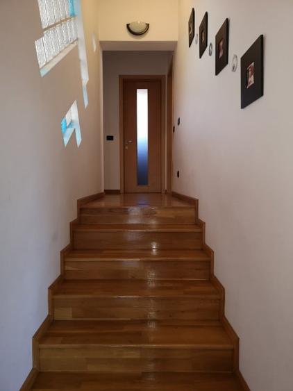 Casă individuală cu 7 camere cu Canalizare în Craiter