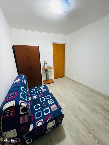 Apartament cu 3 camere semidecomandat în Lacul Tei