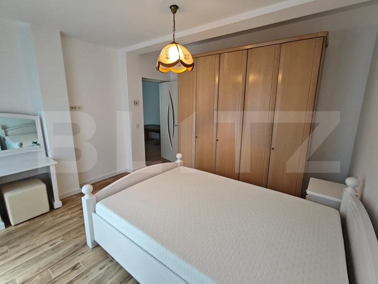 Apartament cu 3 camere decomandat, mobilat în Gruia