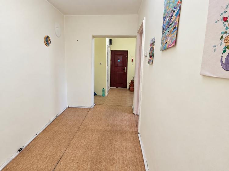 Apartament cu 3 camere decomandat în Titan