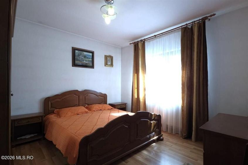 Casă individuală cu 5 camere cu Canalizare în Castelu