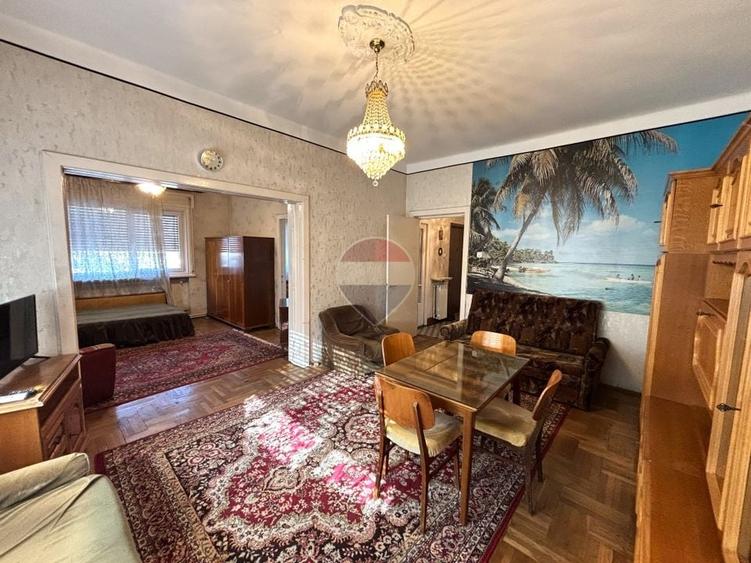 Apartament cu 4 camere decomandat, mobilat în Periferie