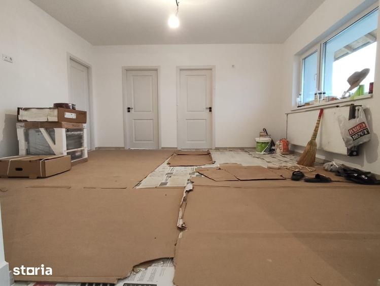 Casă cu 4 camere cu Teren 350 Mp în Joița