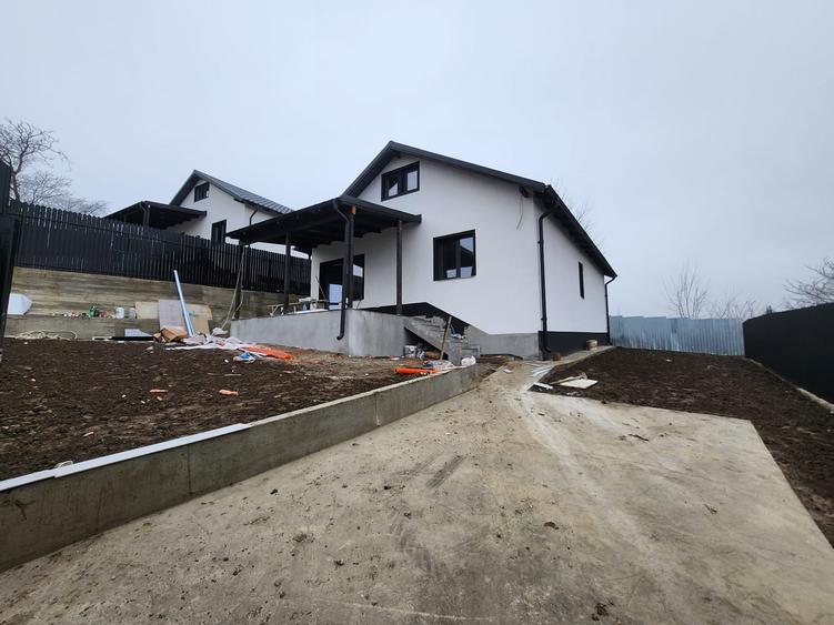 Casă cu 3 camere cu Canalizare în Mărgineni