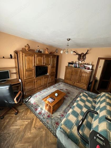 Apartament cu 4 camere semidecomandat în Motru