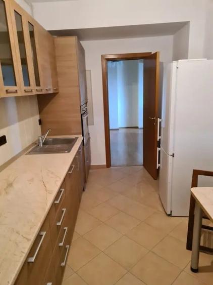Apartament cu 3 camere decomandat în Foișorul de Foc