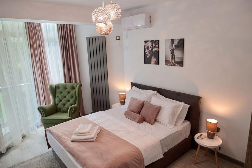 Apartament cu 3 camere decomandat în Mamaia-Sat