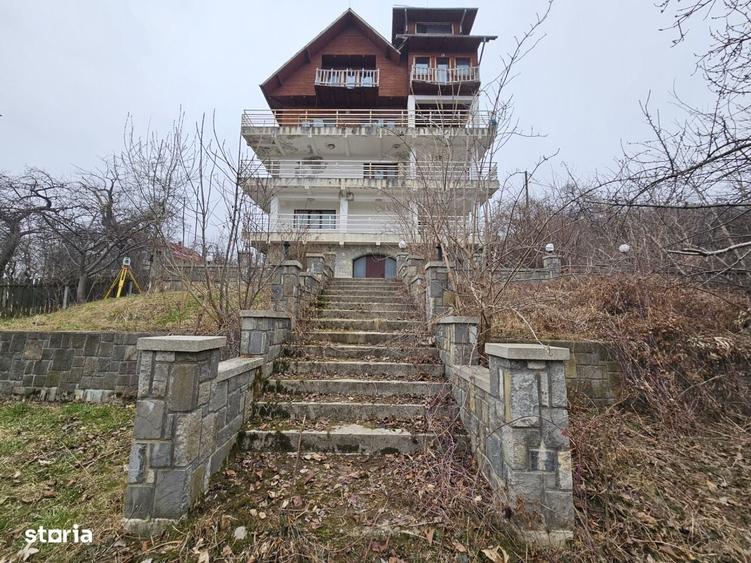 Casă cu 4 camere în Ghioșești