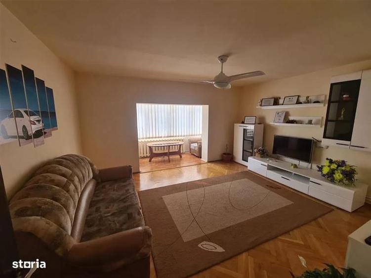 Apartament cu 3 camere decomandat în Județean