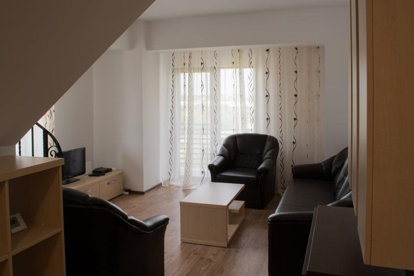 Apartament cu 3 camere decomandat, mobilat în Băneasa