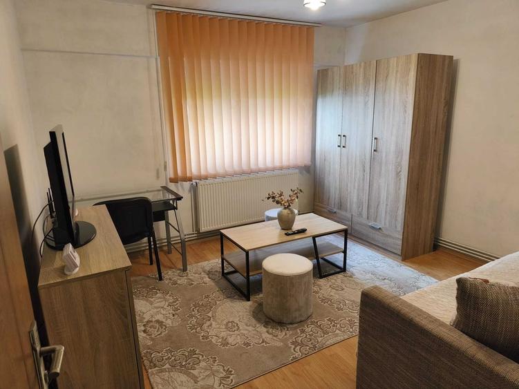 Garsonieră decomandată în Central