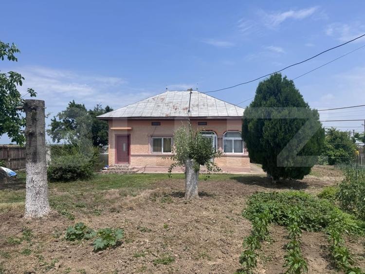 Casă individuală cu 5 camere cu Teren 2300 Mp în Exterior Sud