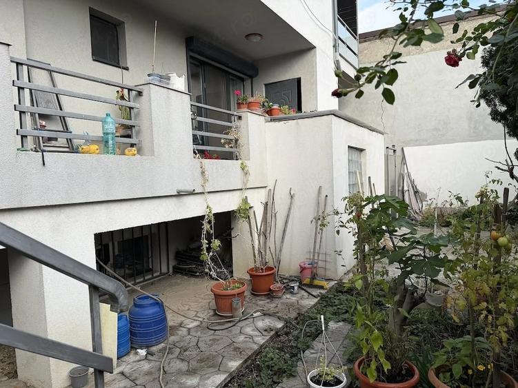 Apartament cu 3 camere în Dămăroaia