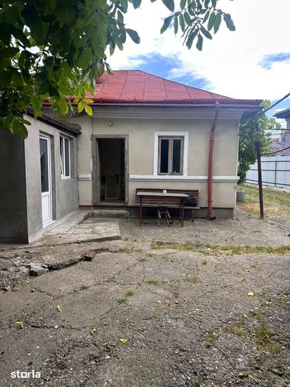 Casă cu 3 camere cu Teren 1300 Mp în Central