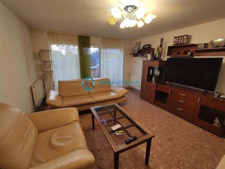 Casă individuală cu 6 camere cu Teren 80 Mp în Central