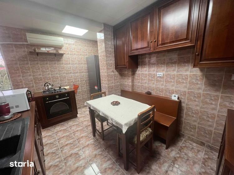 Apartament cu 3 camere semidecomandat în Colentina