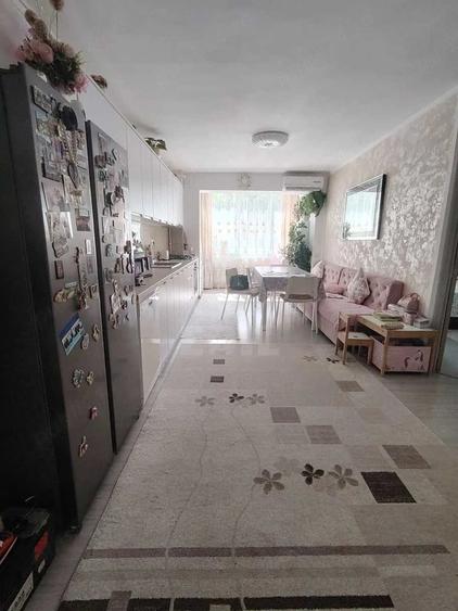 Apartament cu 3 camere semidecomandat în Central