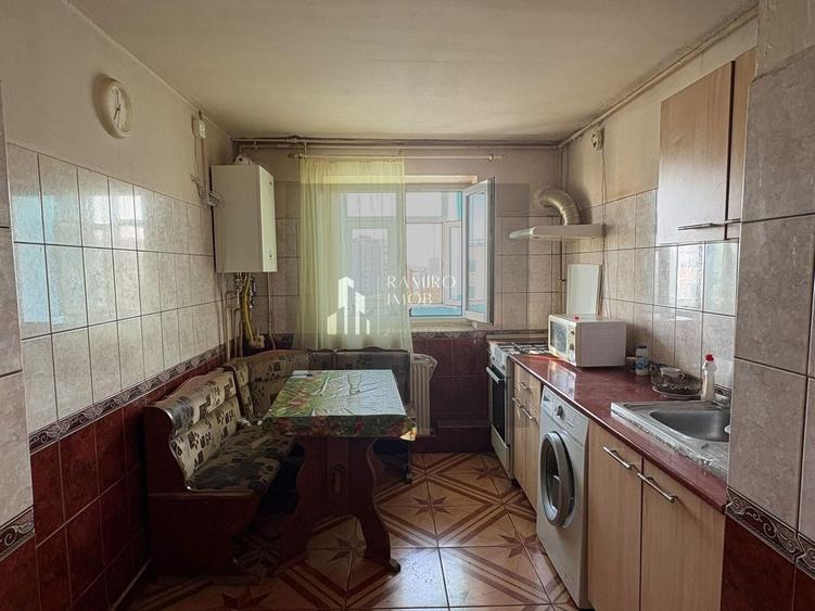 Apartament cu 3 camere decomandat în Apărătorii Patriei