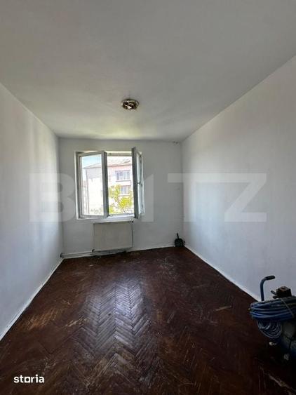Apartament cu 4 camere decomandat în Central