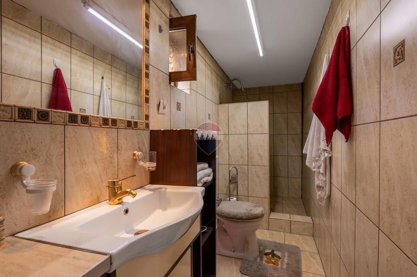 Casă individuală cu 4 camere cu Teren 800 Mp în Pârneava