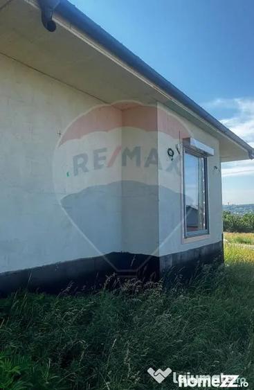 Casă cu 4 camere cu Teren 1000 Mp în Șcheia