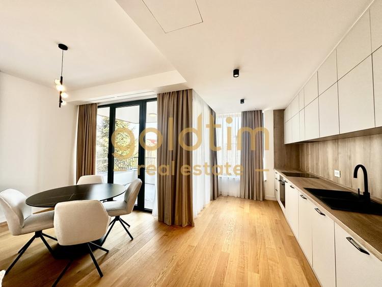 Apartament cu 3 camere decomandat, mobilat în Iancu Nicolae