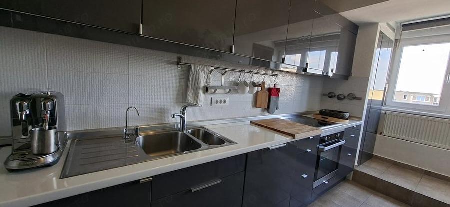 Apartament cu 4 camere decomandat în Olimpia-Stadion