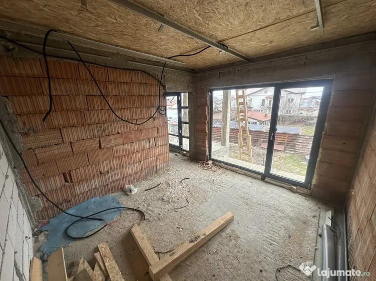 Casă cu 5 camere cu Teren 242 Mp în Ștefăneștii de Jos